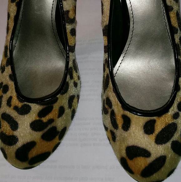 Fergalicious by Fergie Faux Fur Pumps Size 7.5M - Picture 2 of 8